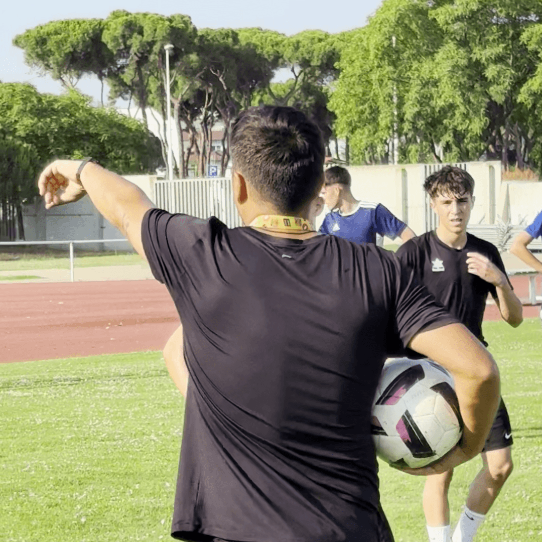 Entrenamiento de verano para futbolistas en Huelva y Punta Umbría israel pomares off season 2025